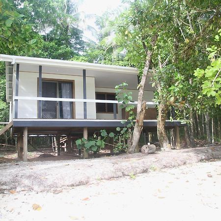 Evis Resort At Nggatirana Island Halisi ภายนอก รูปภาพ