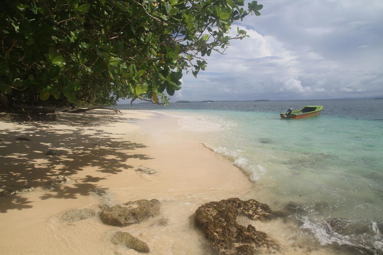 Evis Resort At Nggatirana Island Halisi ภายนอก รูปภาพ